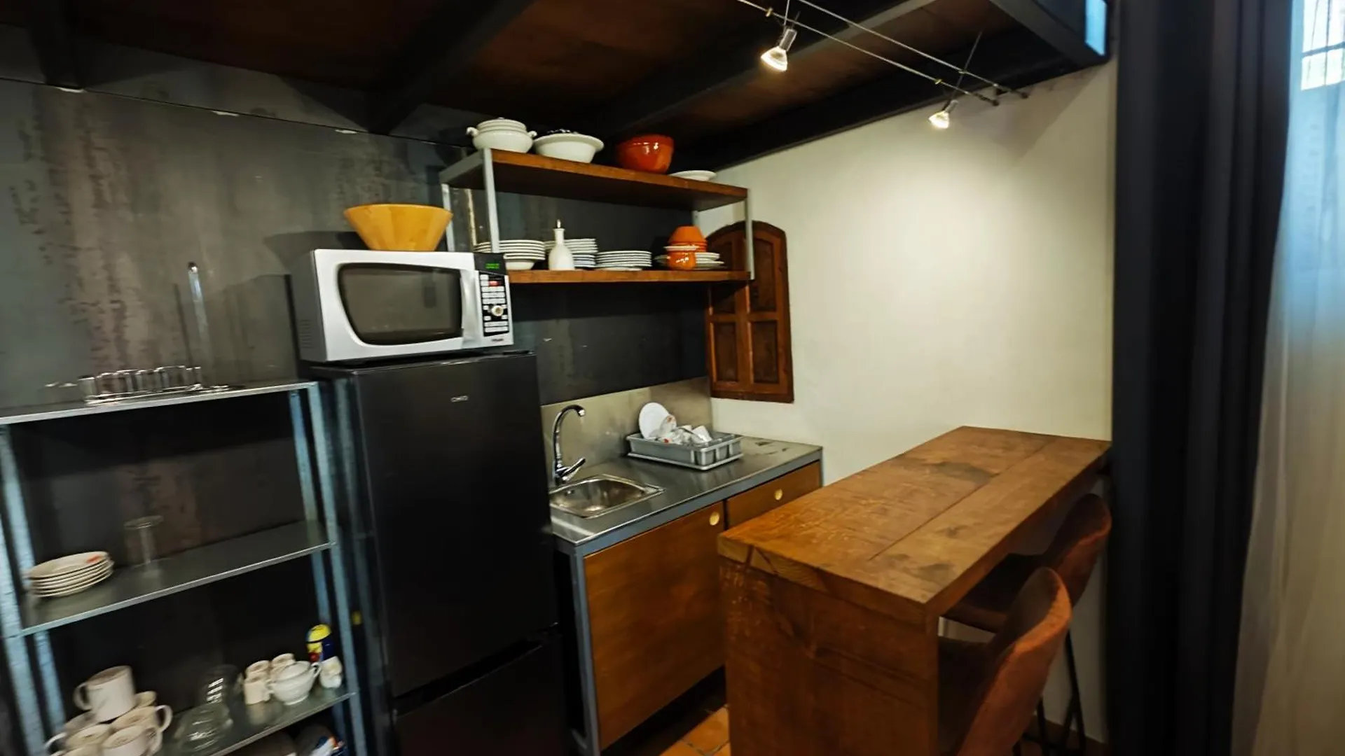 Bed & Breakfast Hostal Cafe Frenteabastos Carmona  Spain