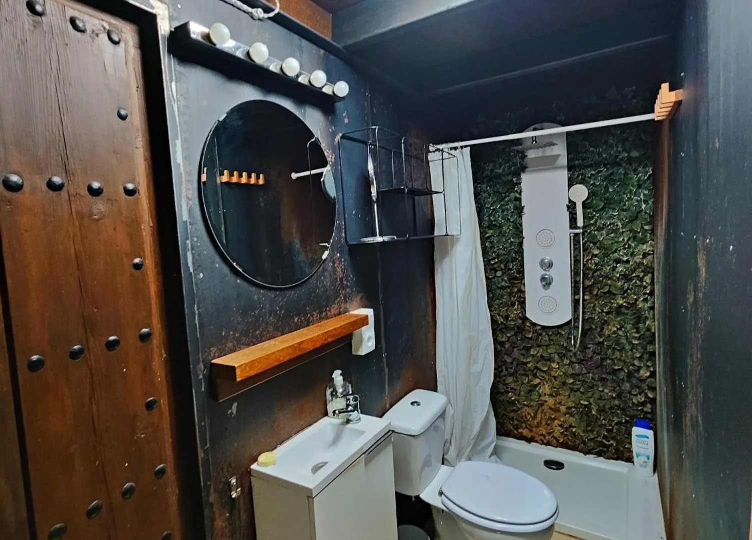 Hostal Cafe Frenteabastos Carmona  Bed & Breakfast