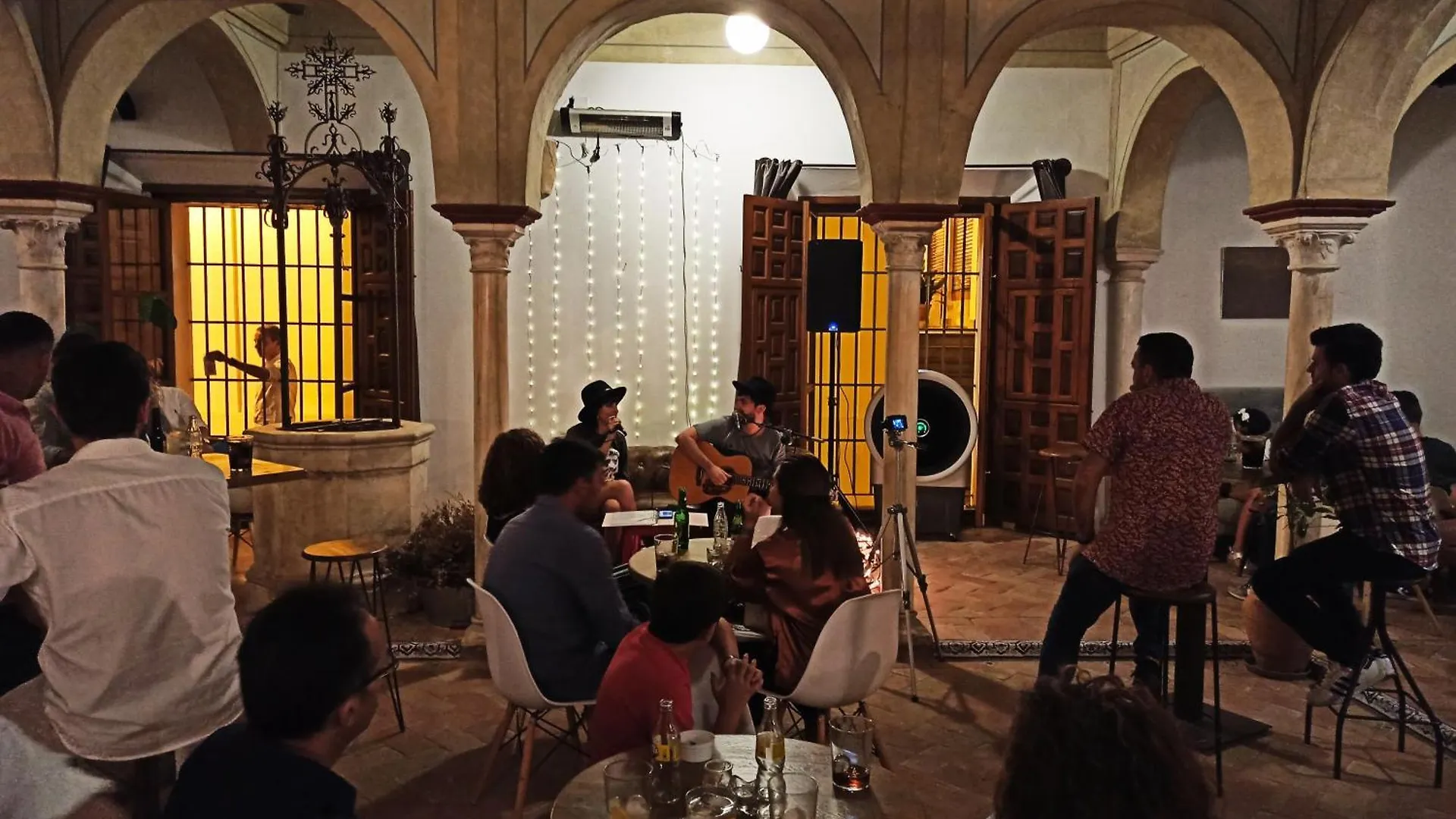 Bed & Breakfast Hostal Cafe Frenteabastos Carmona