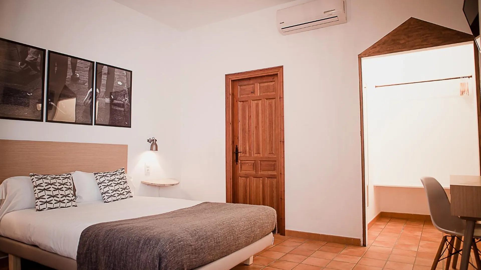 Hostal Cafe Frenteabastos Carmona  0*, Carmona (Seville) Spain
